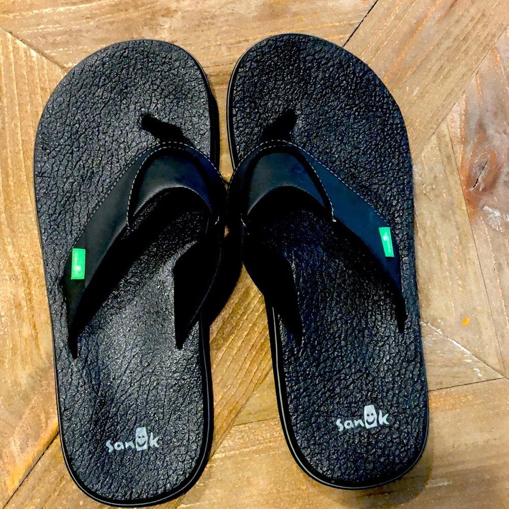 Sanuk size 10 sandals